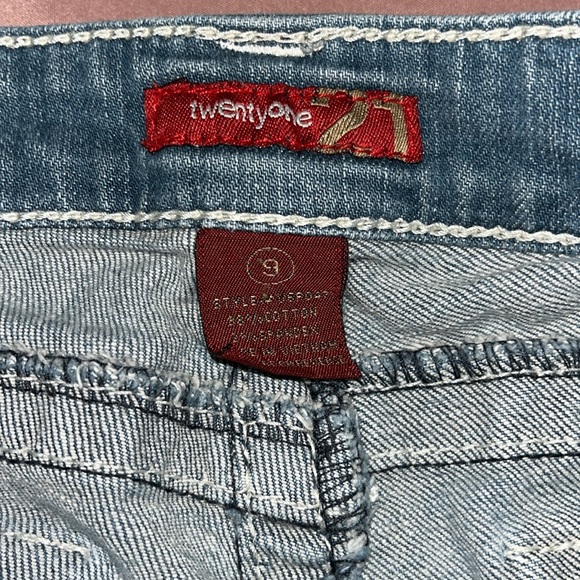 TwentyOne Jean shorts - Picture 2 of 3